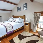 Semesterbostad Fell View *