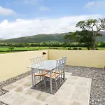 Semesterbostad Fell View *